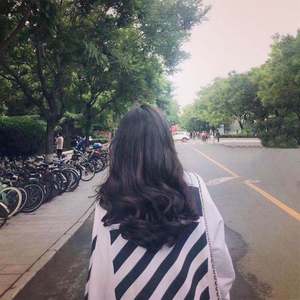 女人张开腿插插
